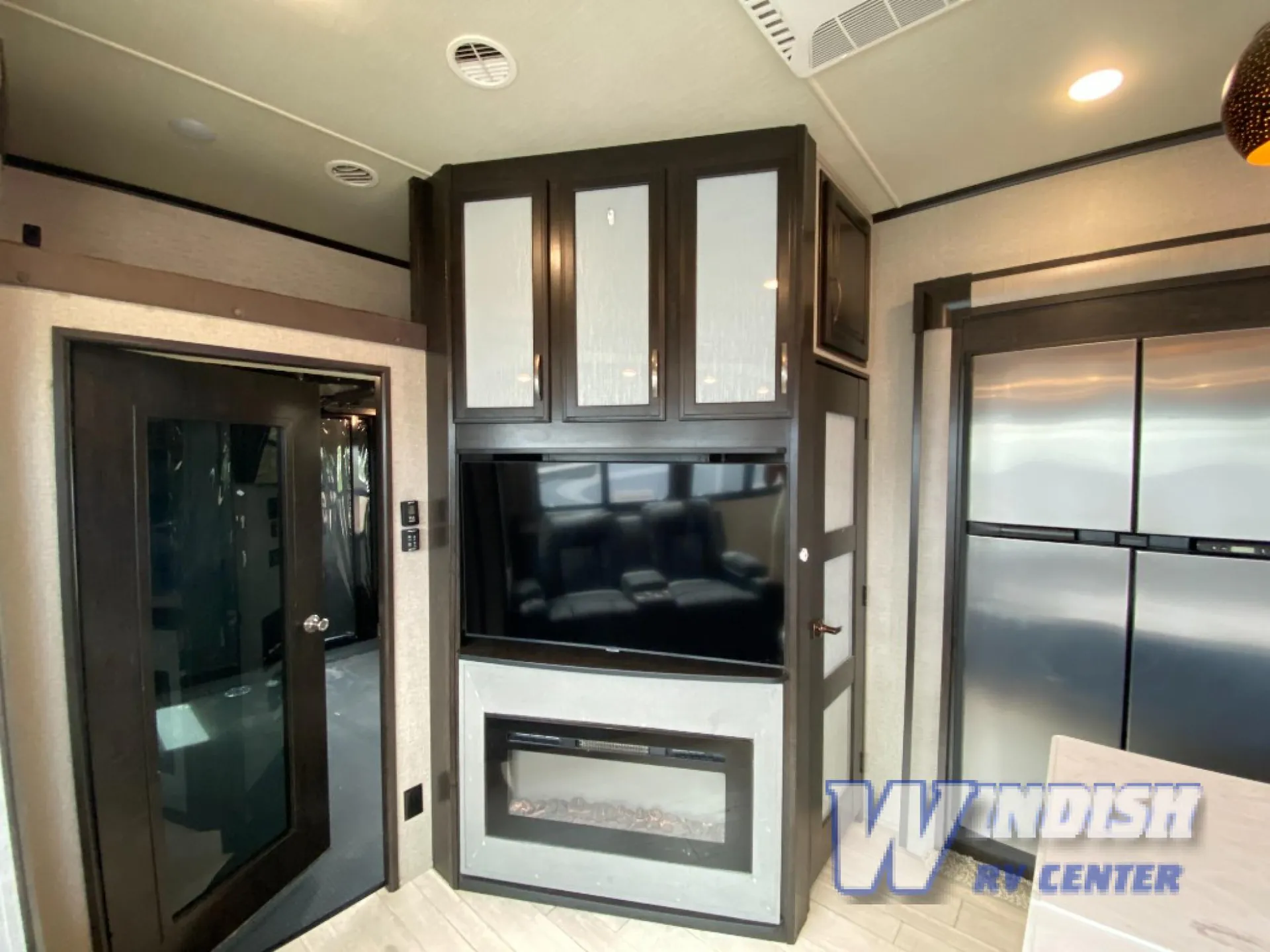 2018 Grand Design Momentum 351M - Photo 3