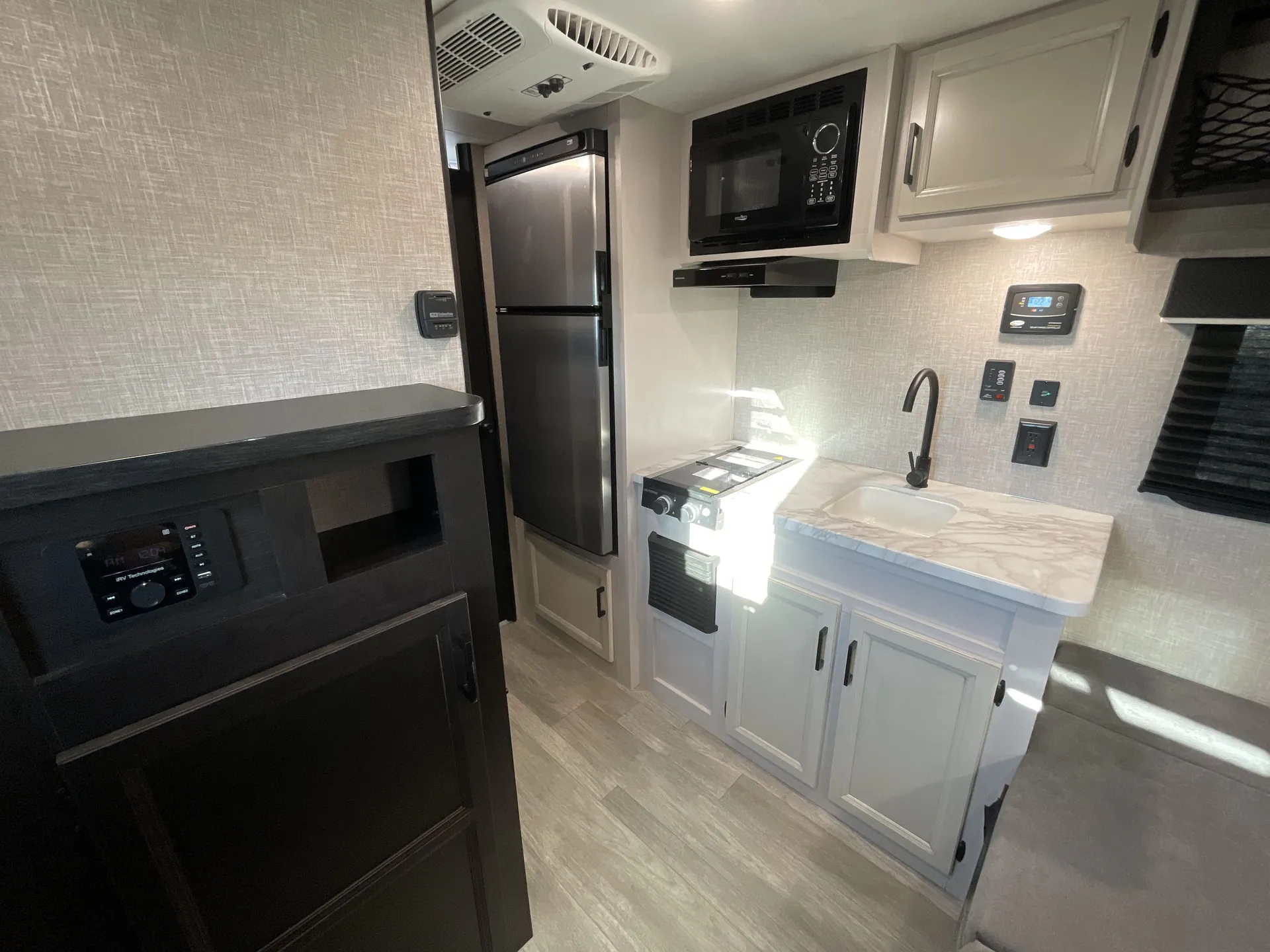 2023 Jayco Jay Flight SLX 154BHW — living area main