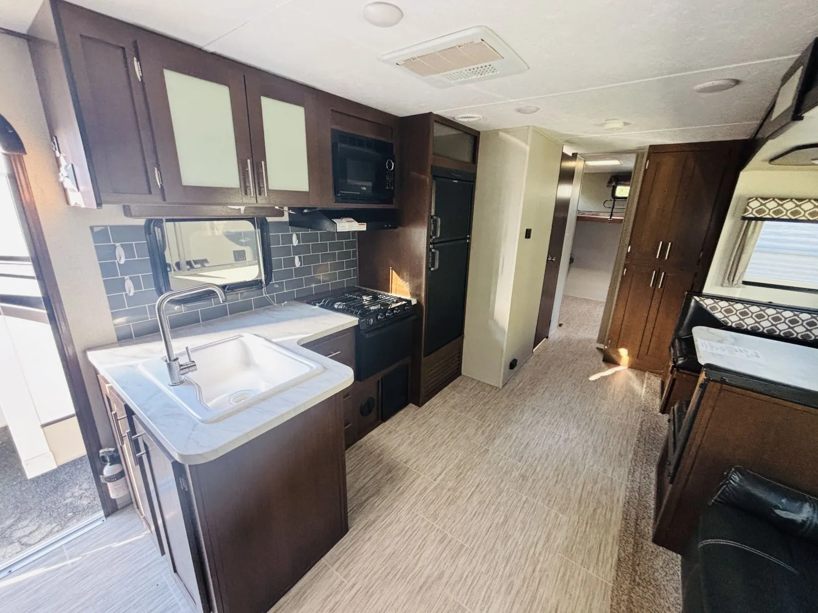 2018 Forest River TRACER 291BR - Photo 4