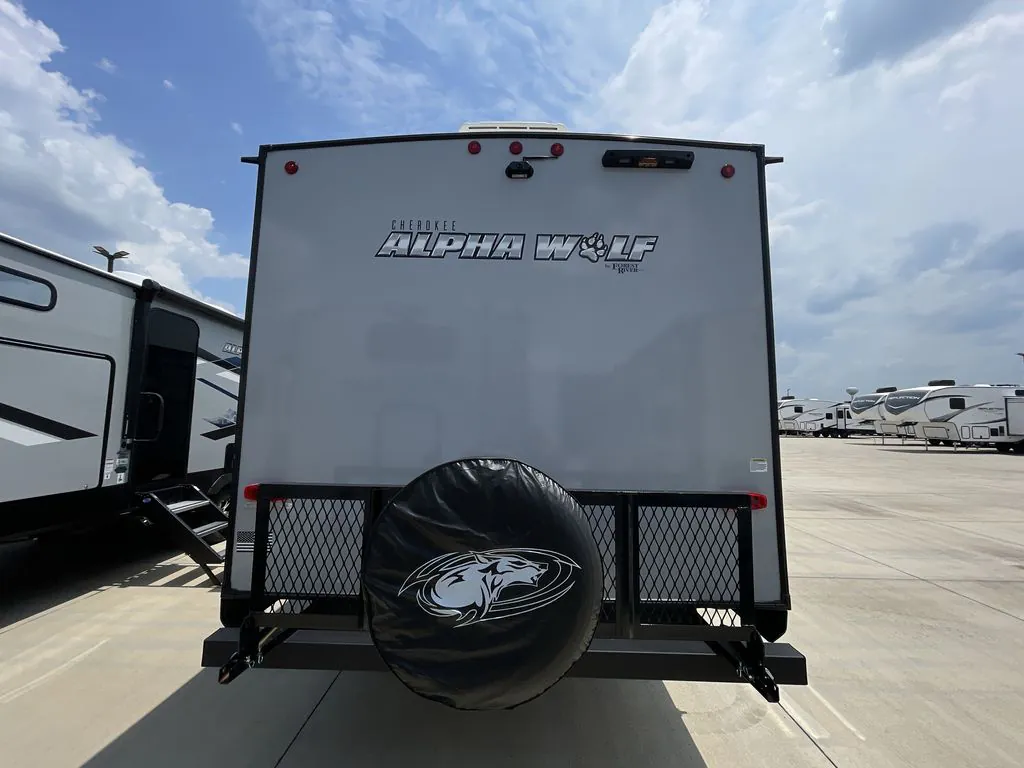2023 Forest River Cherokee Alpha Wolf 30RDB-L, Photos photo 3