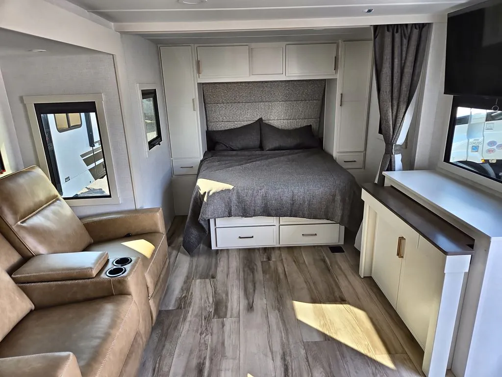 2026 Brinkley Model Ix 23X, Photos photo 11