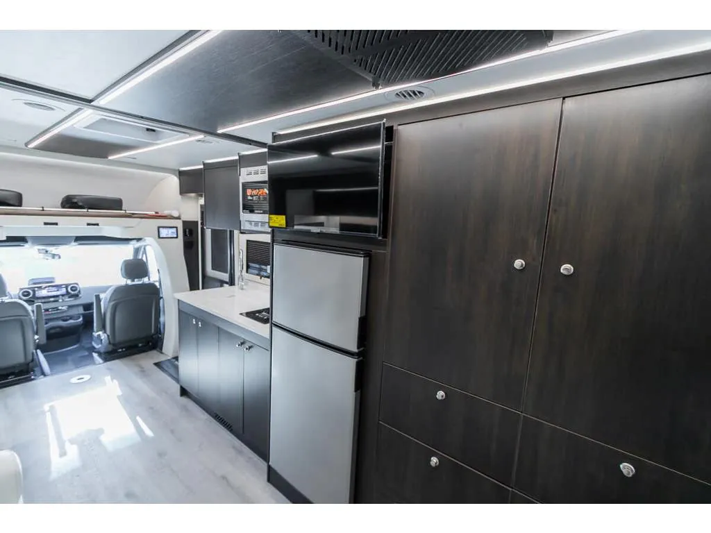 2027 Tiffin Wayfarer 25 RW - Photo 3