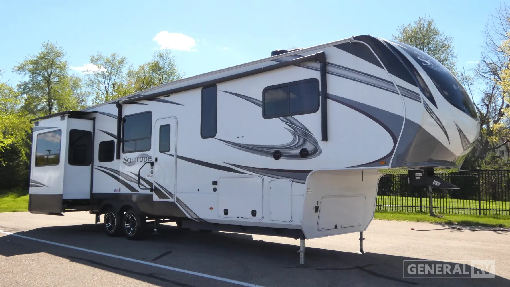 2022 Grand Design Solitude S-Class 3330RE - Photo 2