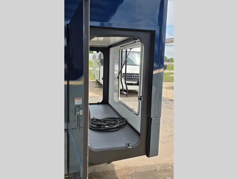 2027 Winnebago Navion 24R - Photo 4