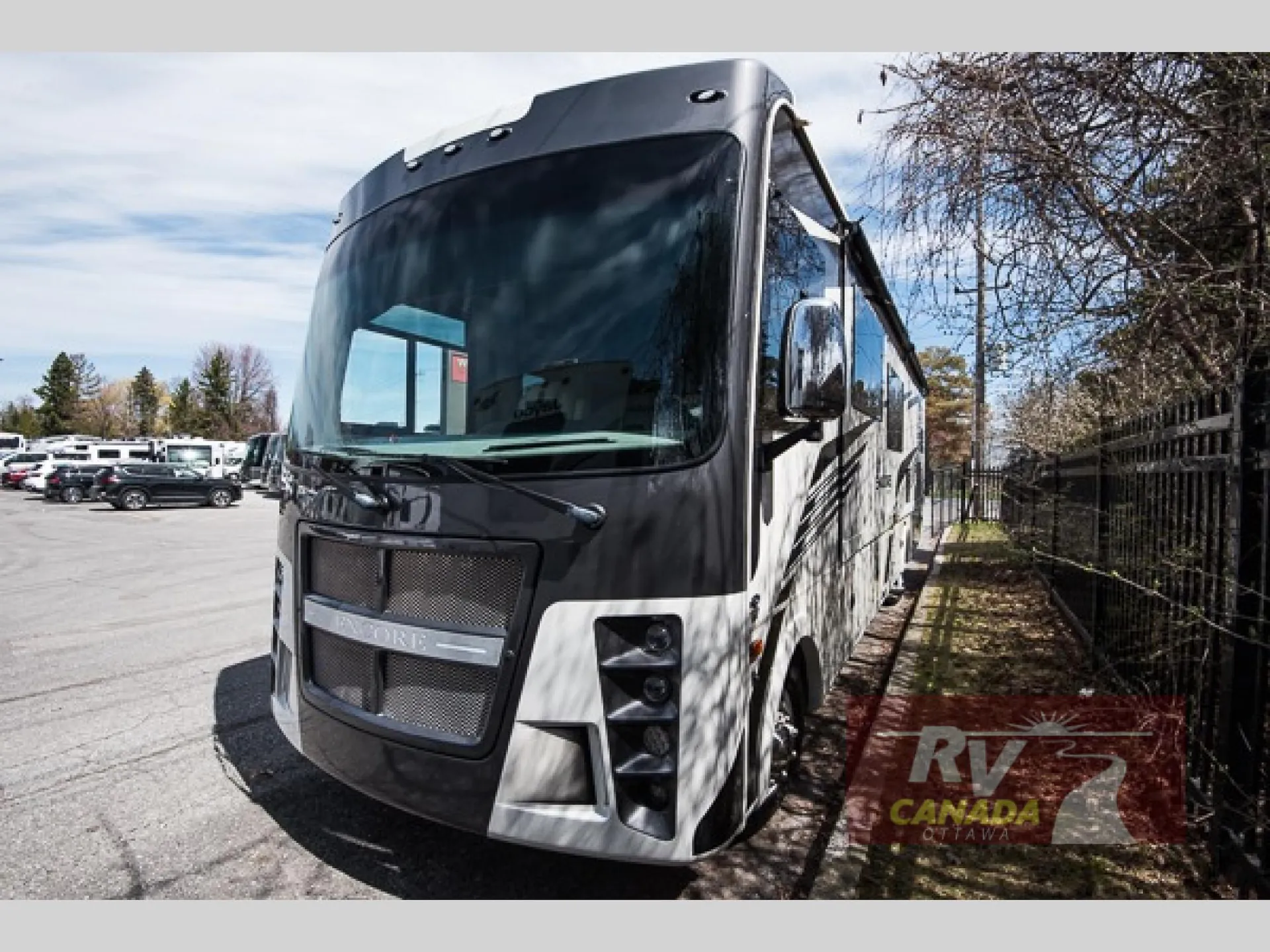 2024 Coachmen Encore 325SS dealer photo 4 from RV Canada Ottawa