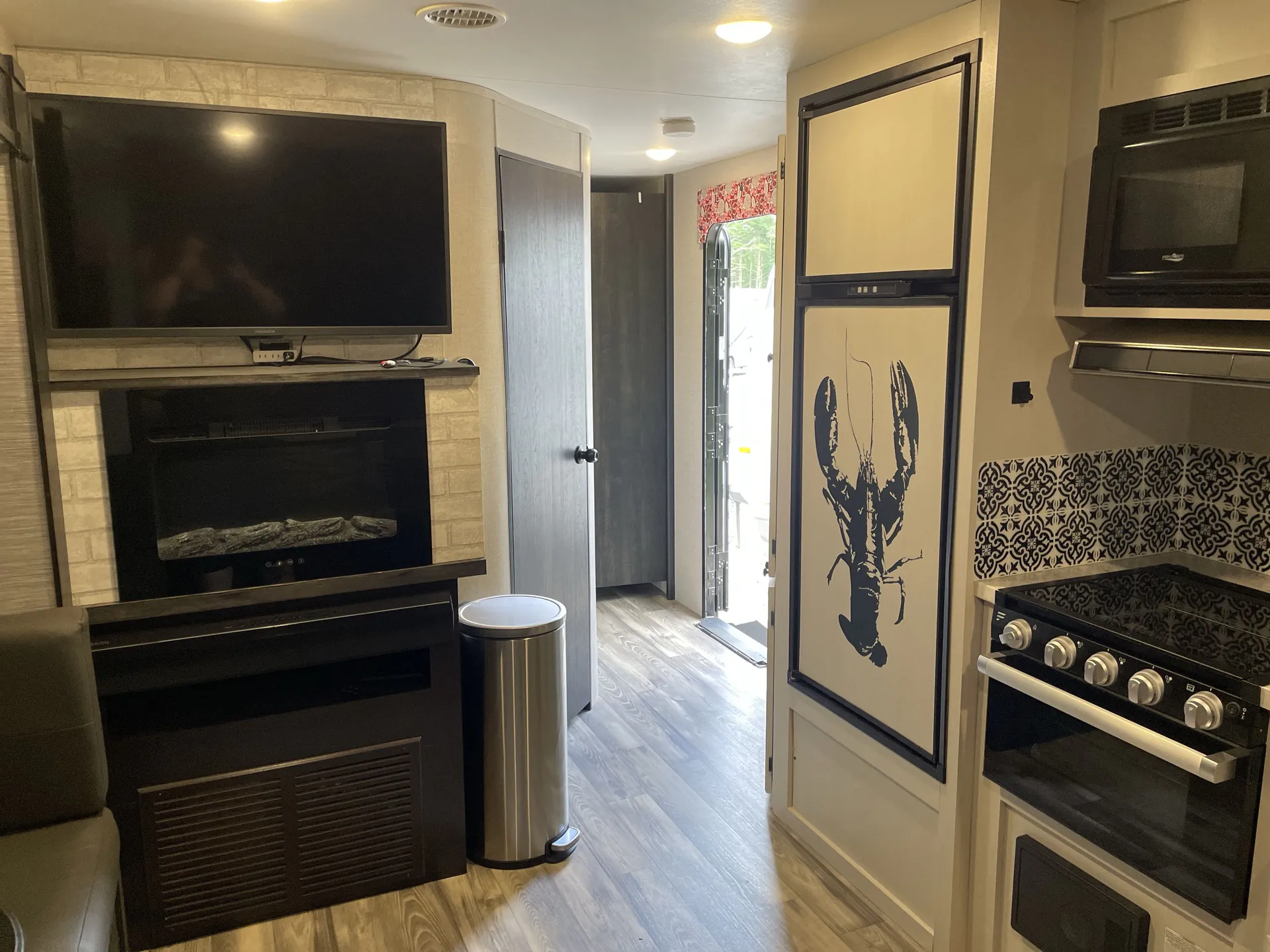 2022 Highland Ridge Range Lite 242RL — living area main