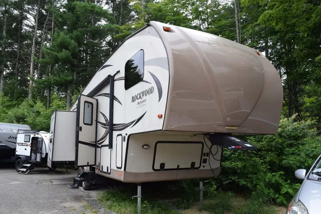 2017 Forest River Rockwood Signature Ultra Lite 8281WS - Photo 3