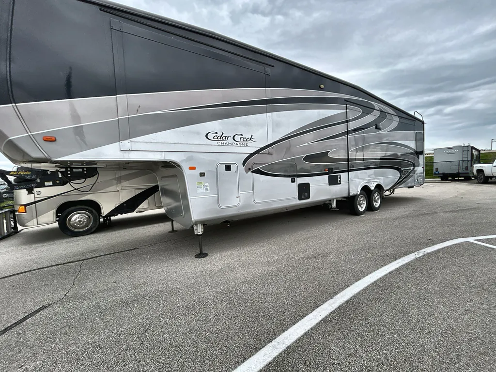 2019 Forest River Cedar Creek Champagne Edition 38EL, Photos photo 6