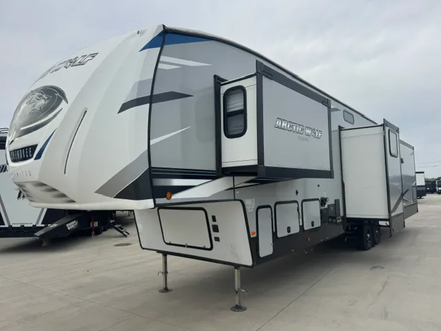 2022 Forest River Cherokee Arctic Wolf 3880 SUITE — Photo 7