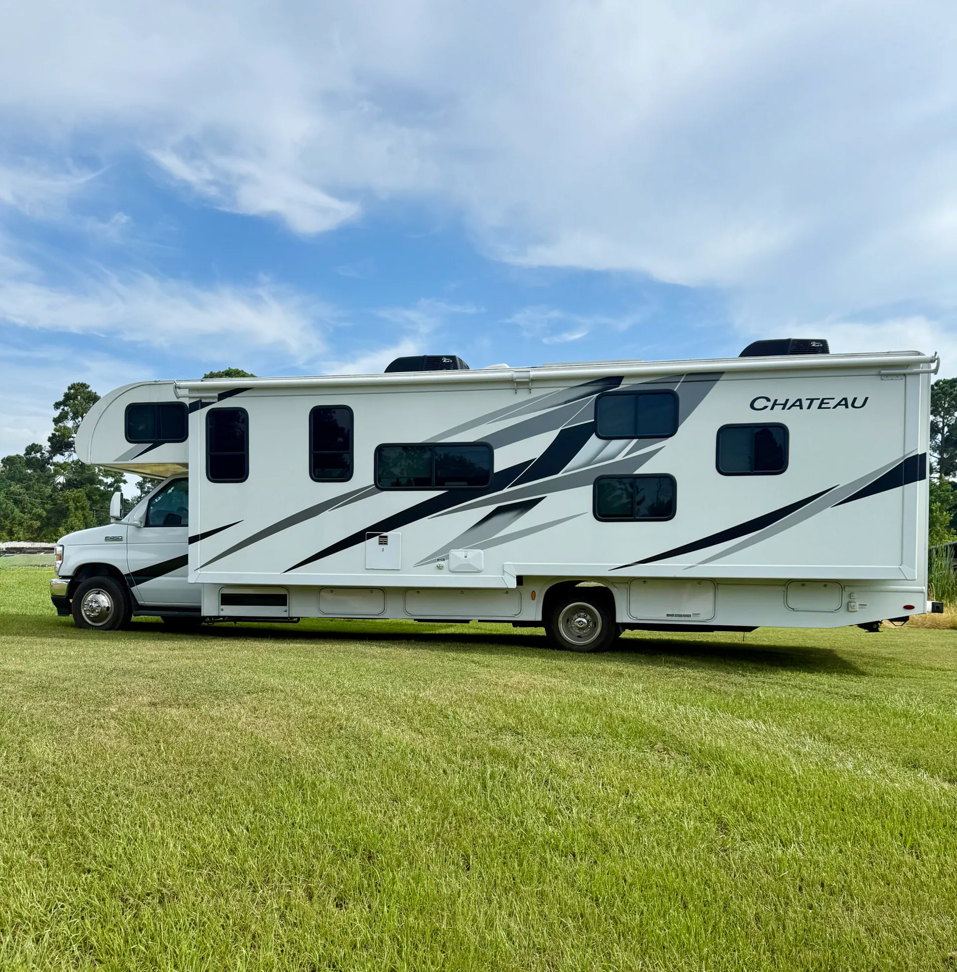 2024 Thor Motor Coach Chateau 31EV
