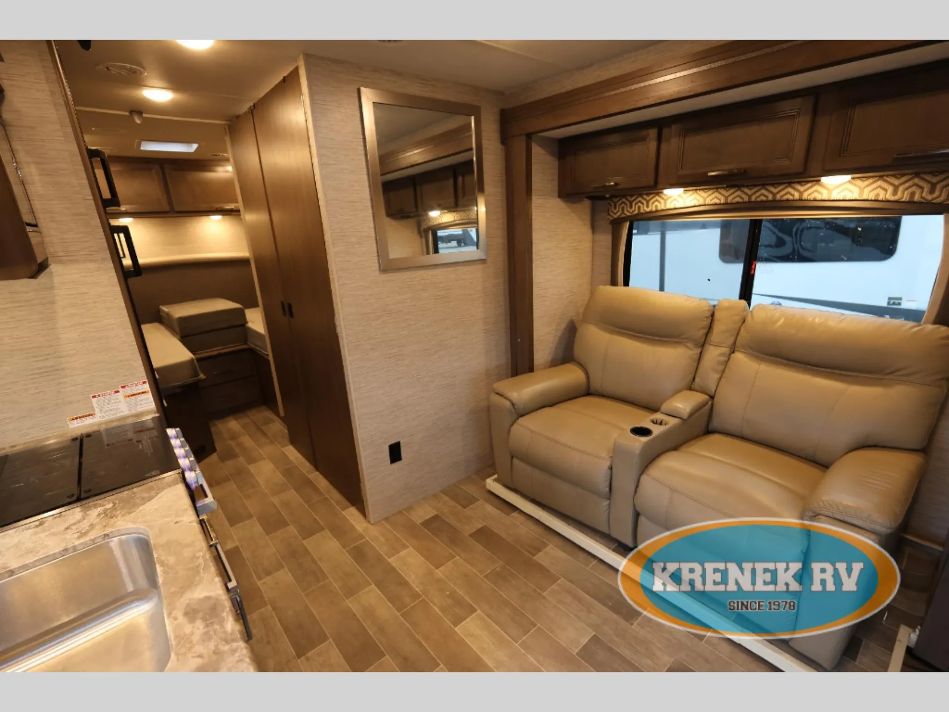 2021 Thor Motor Coach Chateau 25V - Photo 3