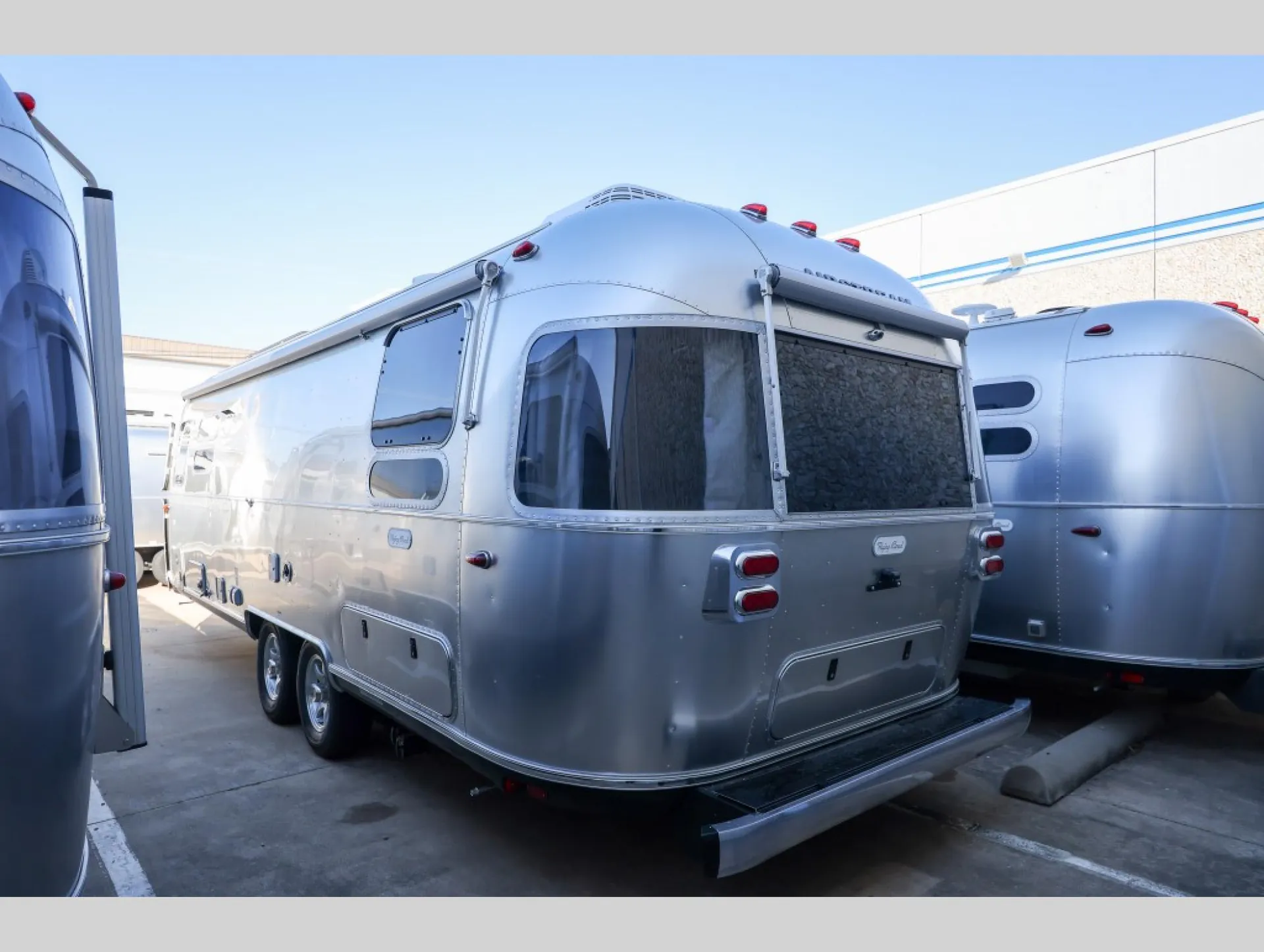 2026 Airstream Flying Cloud 28RB Twin - Photo 2