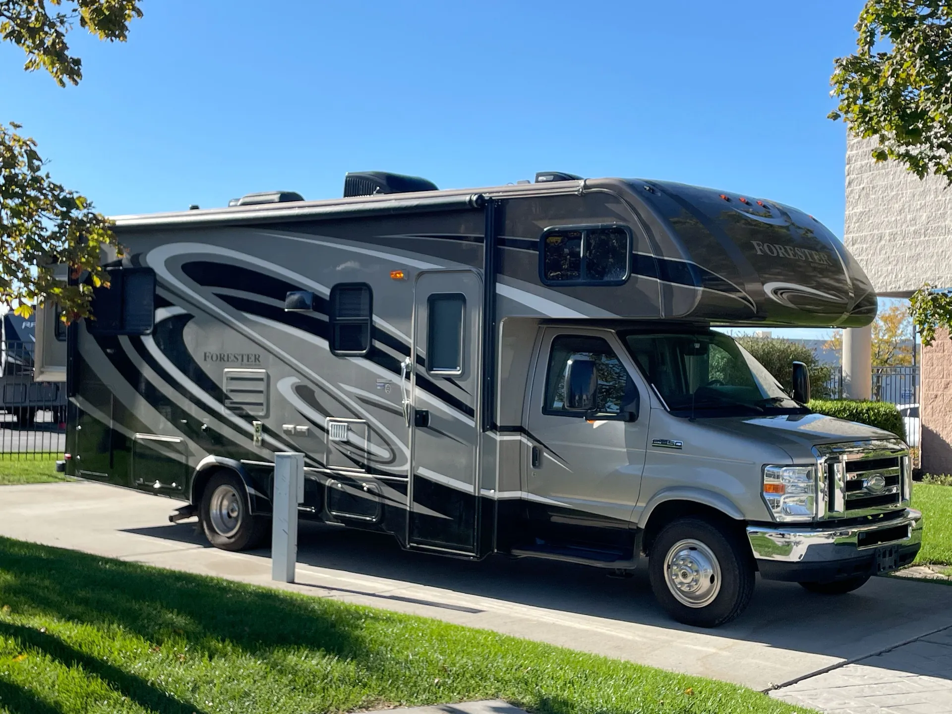 2015 Forest River Forester 2501TS - Photo 2