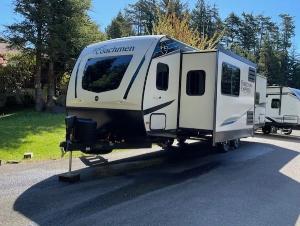 2024 Coachmen Freedom Express Ultra Lite - Main photo