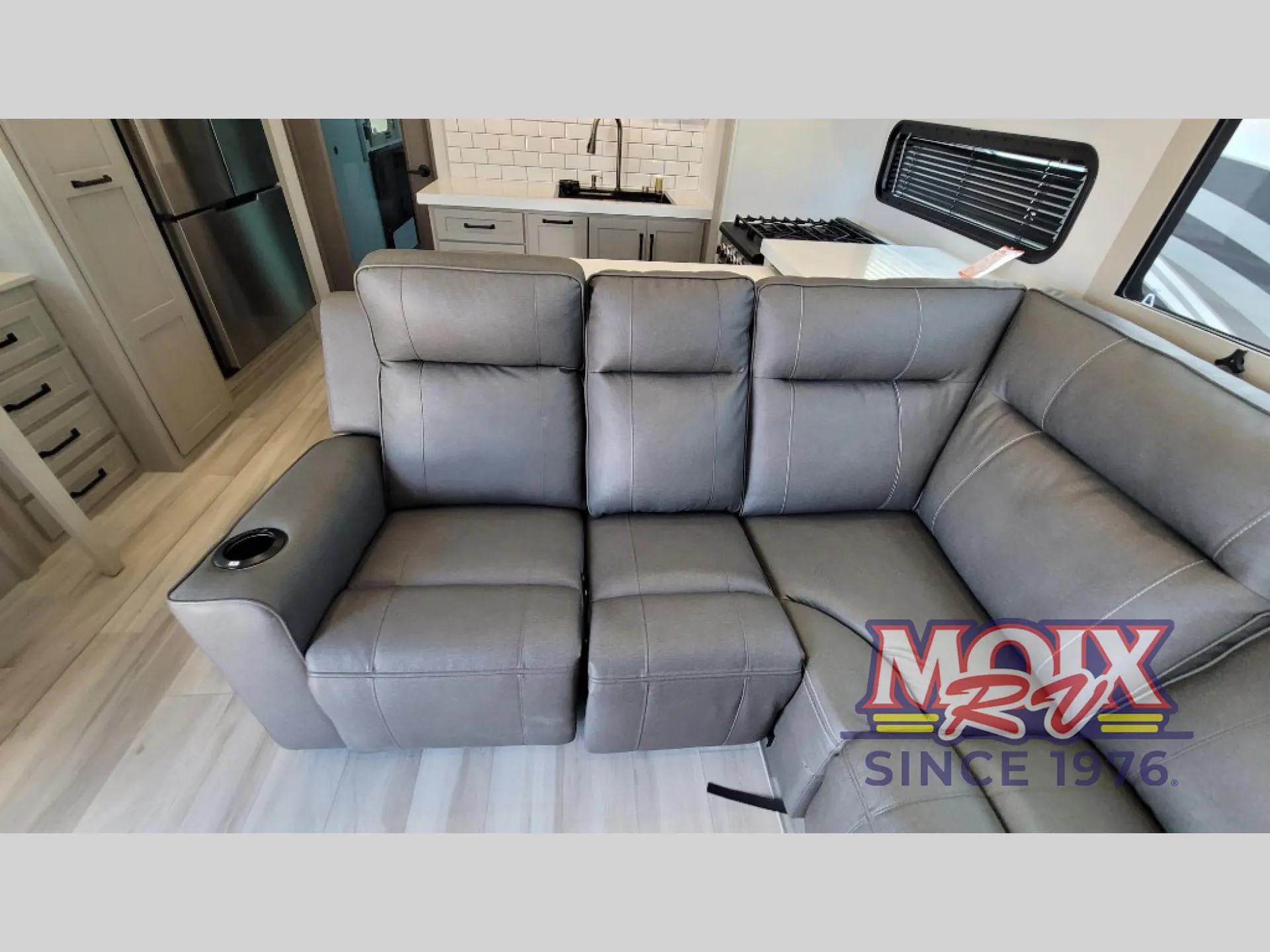 2025 Grand Design Momentum 392M - Photo 3