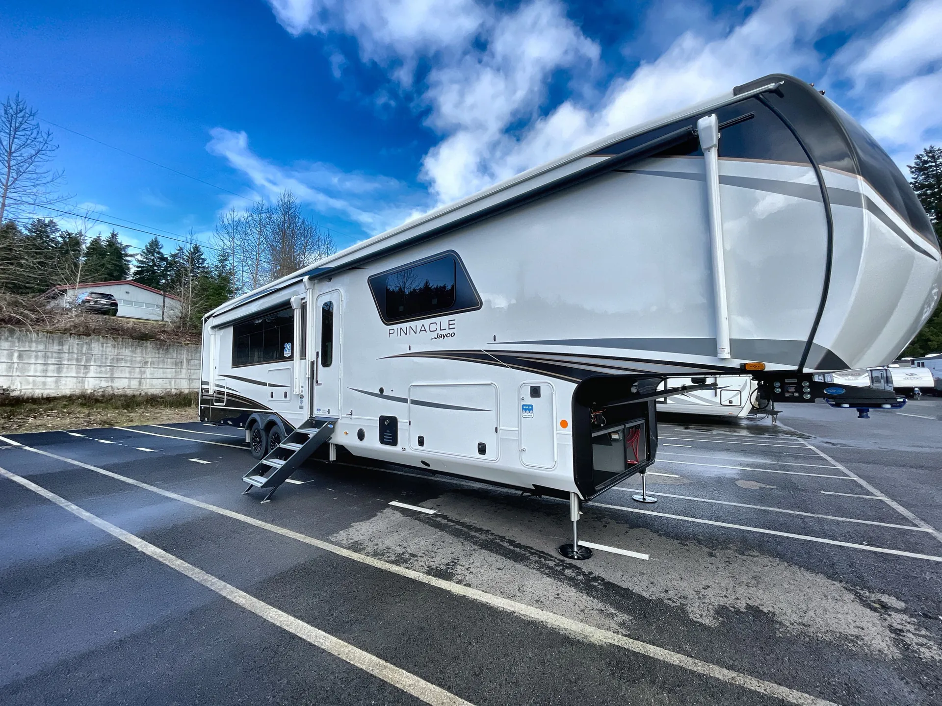 2026 Jayco Pinnacle 38FBRK - Photo 2