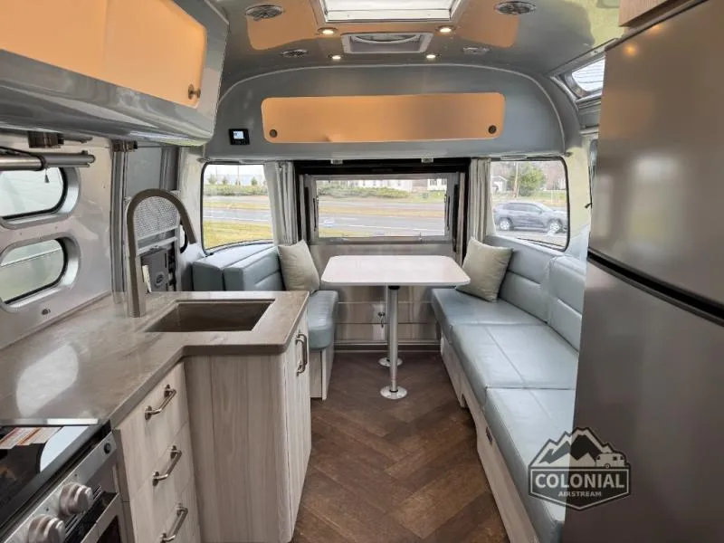 2026 Airstream International 27FB - Photo 3