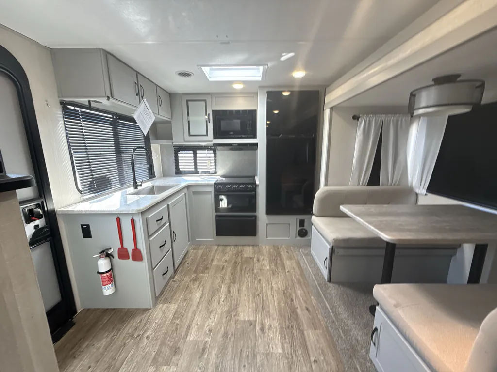 2022 Forest River Vibe 25RK, Photos photo 6