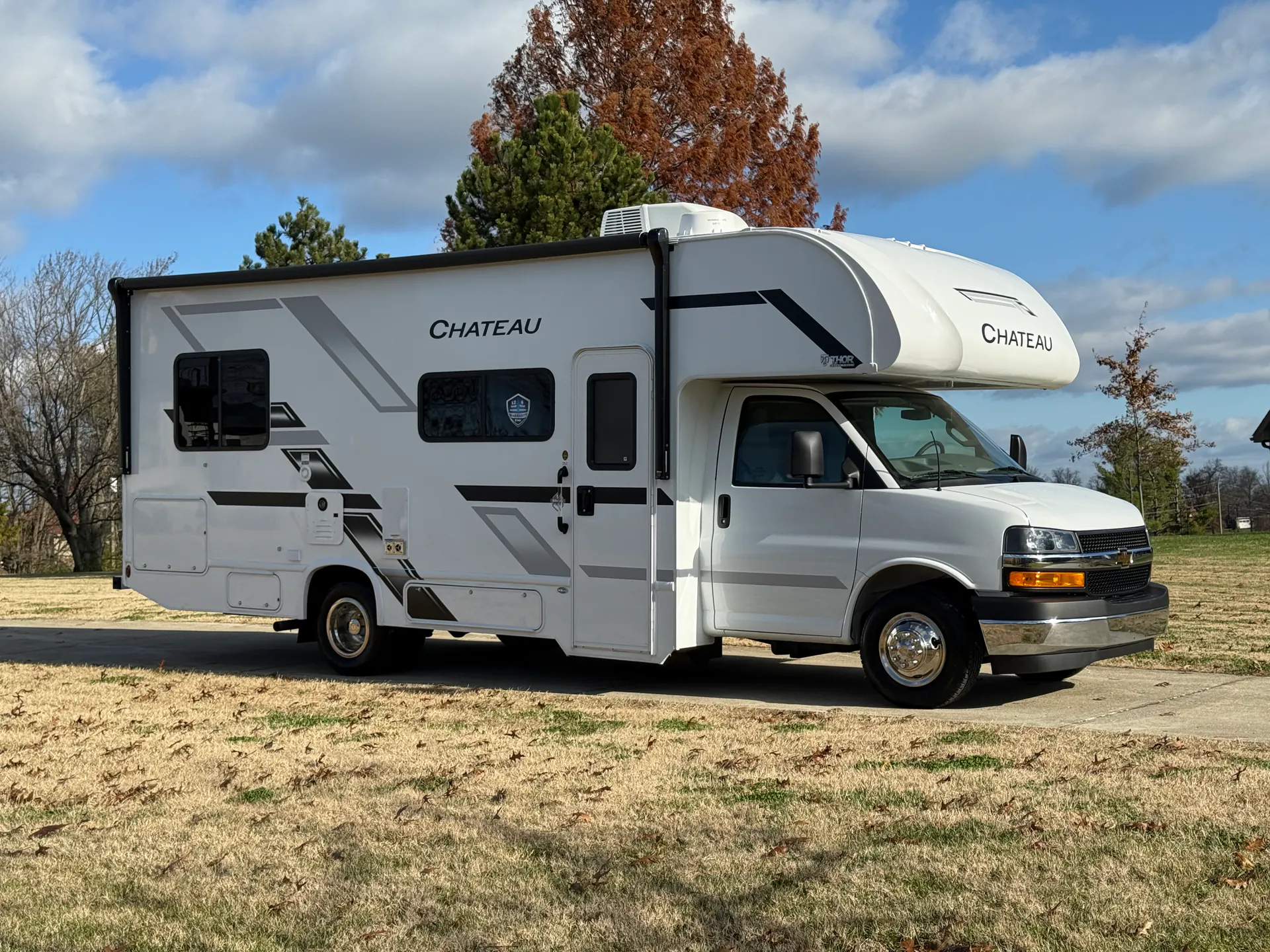 2026 Thor Motor Coach Chateau 25Z - Photo 2