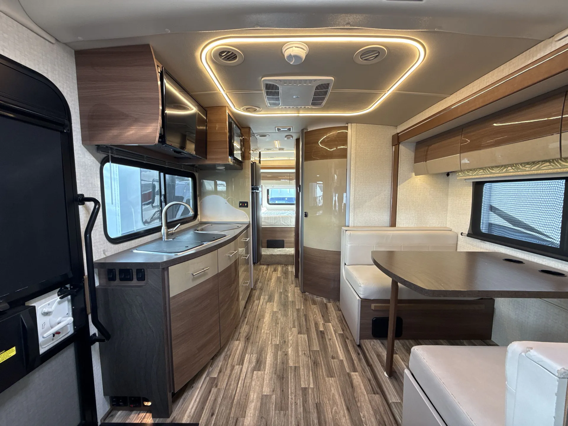 2017 Winnebago View 24G — living area main