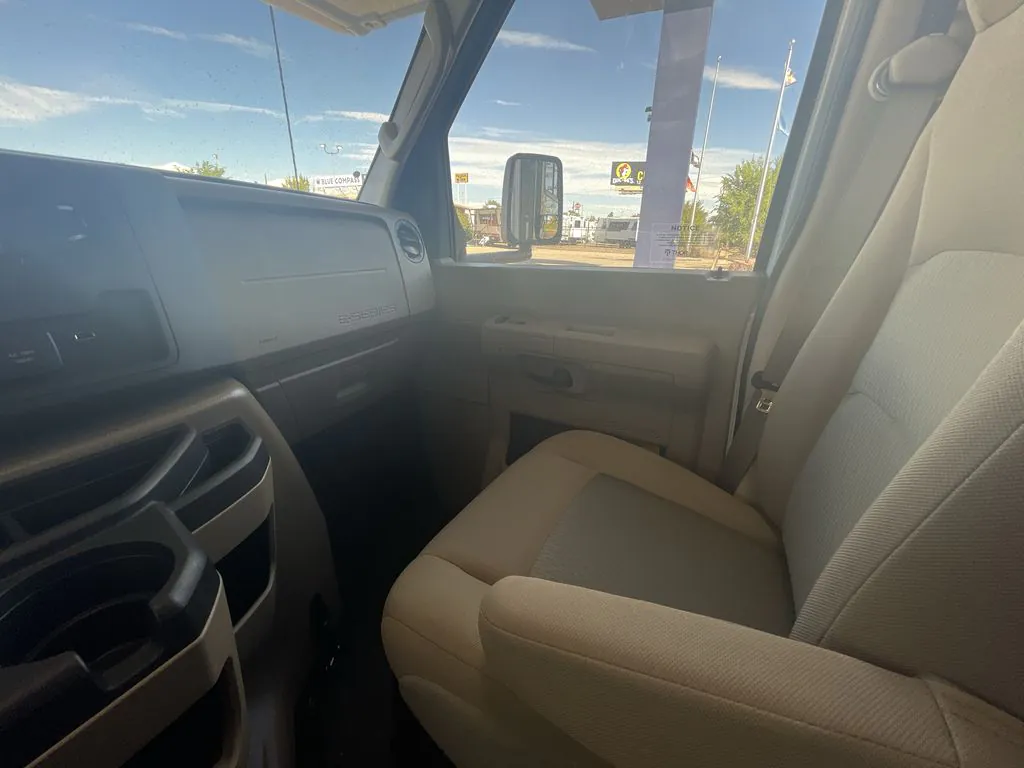 2026 Thor Motor Coach Geneva 19VT - Photo 4
