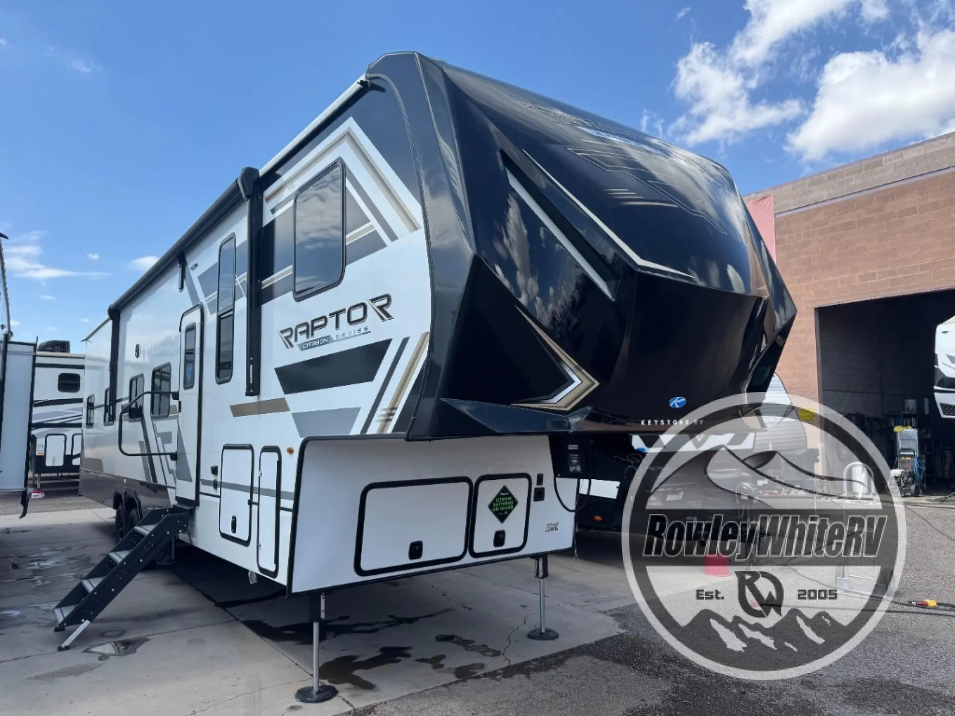 2025 Keystone Raptor Carbon Series 363 - Photo 2