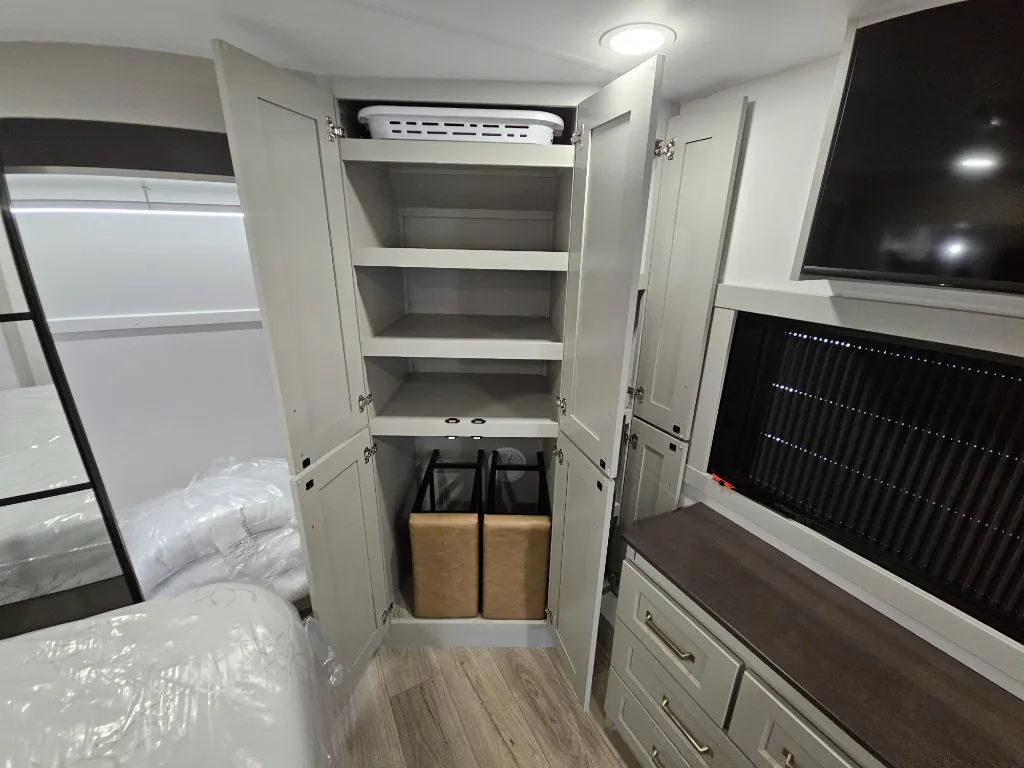 2026 Brinkley Model G 3950, Bedroom photo 7