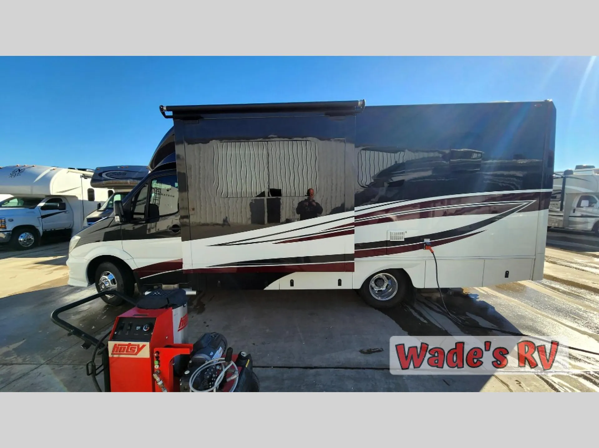 2015 Renegade RV Villagio 25HAB dealer photo 5 from Wade's RV