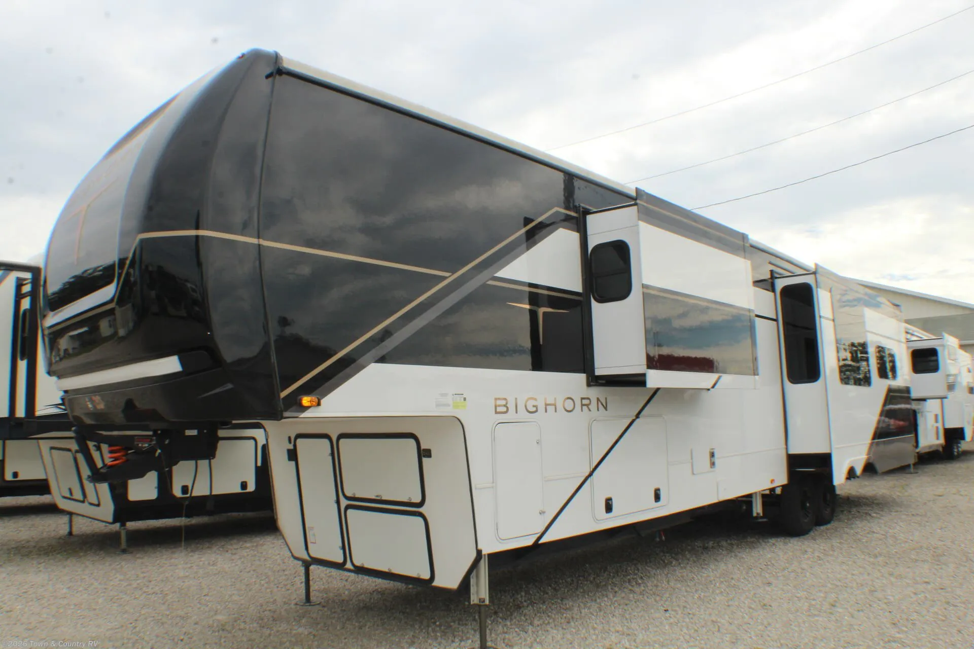 2025 Heartland Bighorn 391MFB - Photo 3