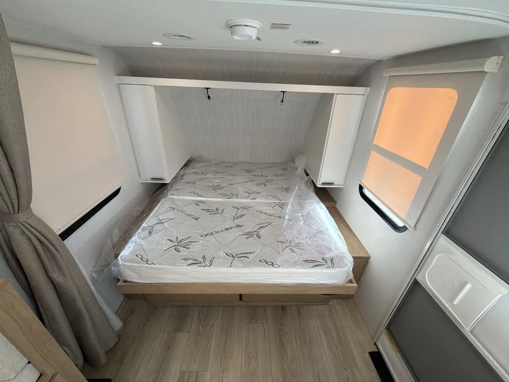 2027 Winnebago Micro Minnie 2108DS, Photos photo 10