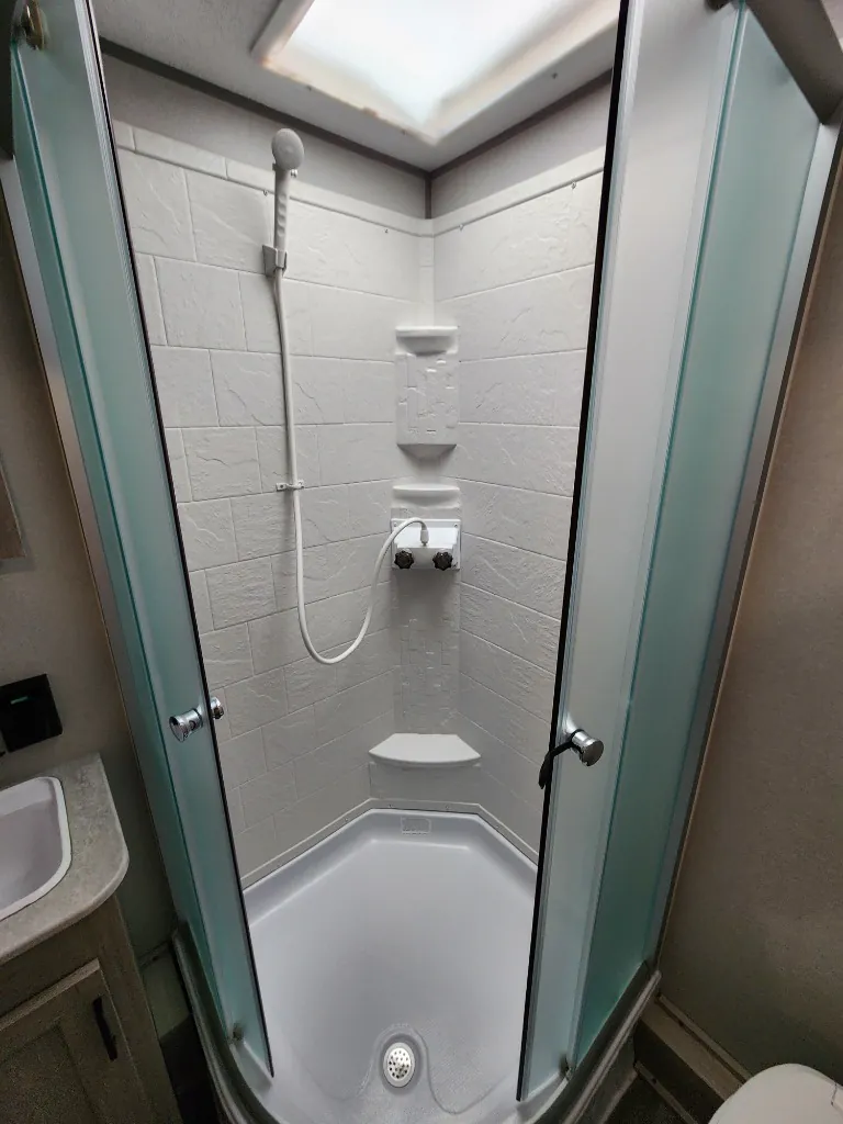 2025 Coachmen Catalina Legacy Edition 243RBS, Photos photo 35