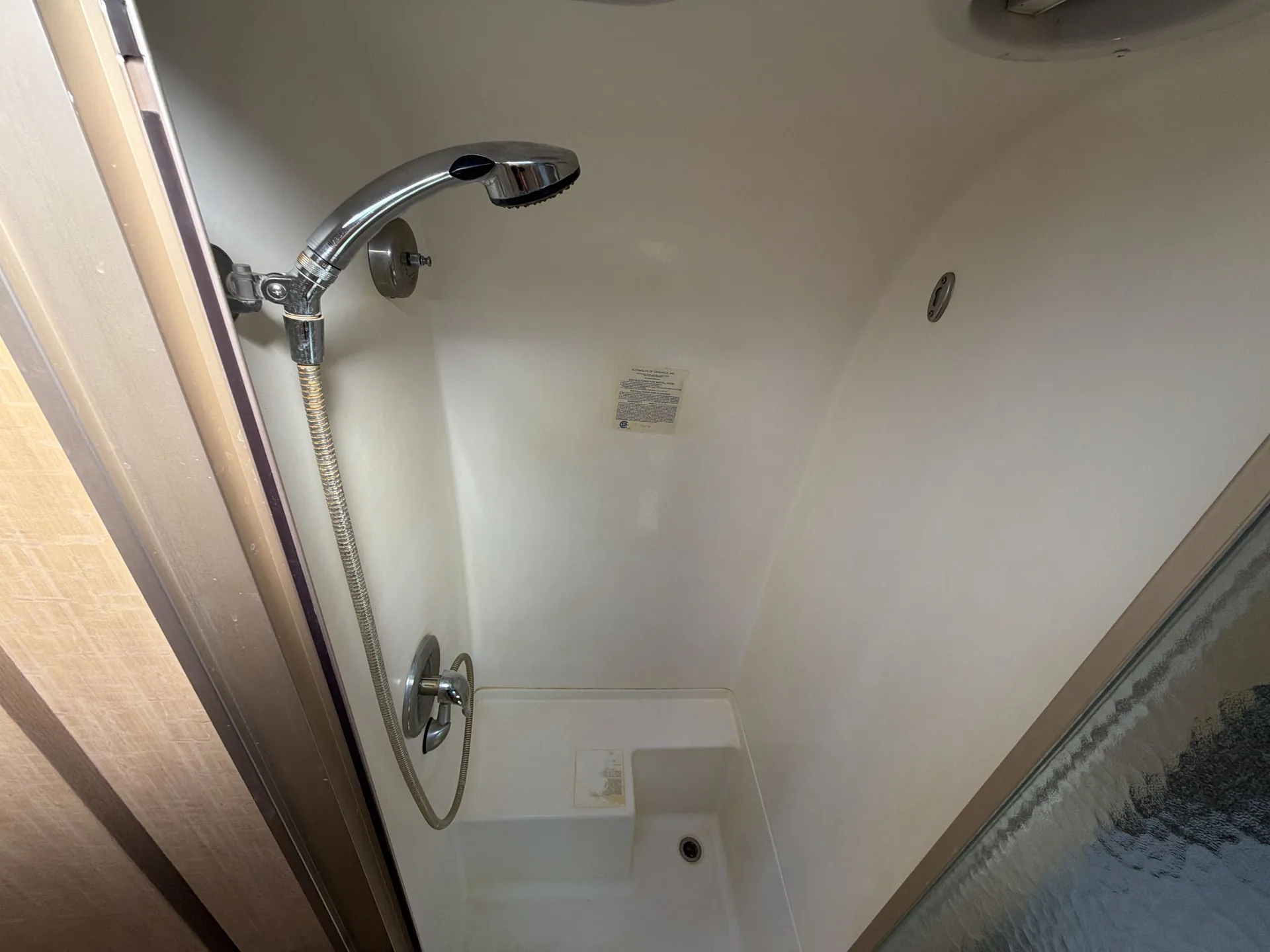 2017 Airstream Flying Cloud 27FB — living area main