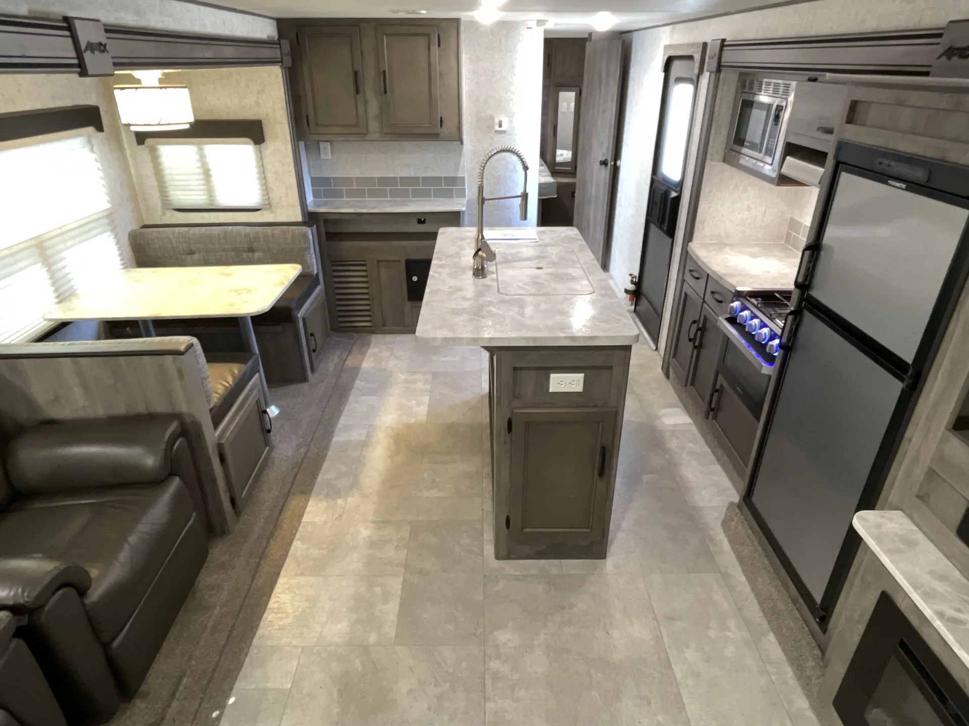 2019 Coachmen Apex 293RLDS — living area main