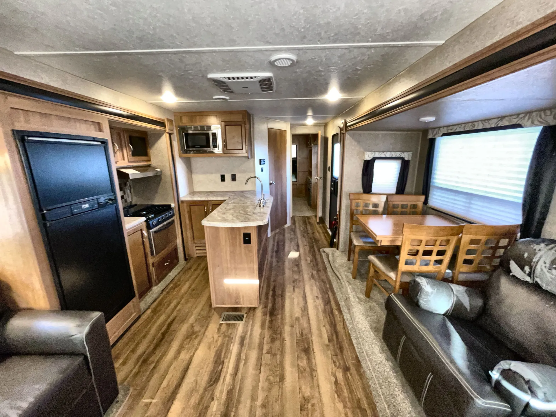 2017 Coachmen Catalina 333RETS — living area main