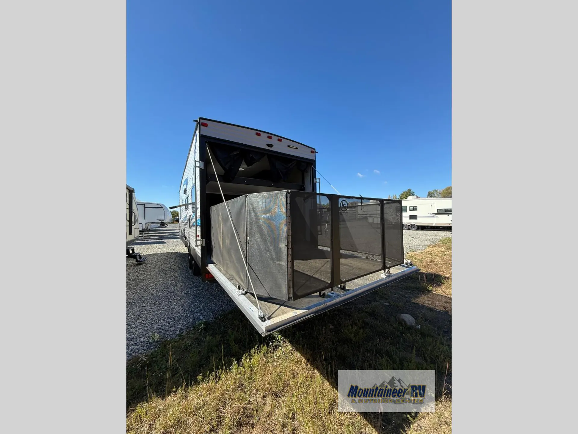 2019 Forest River Vengeance Rogue 25V — Photo 5