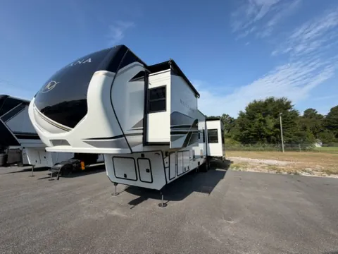 2025 Keystone Montana 3915TB - Photo 4