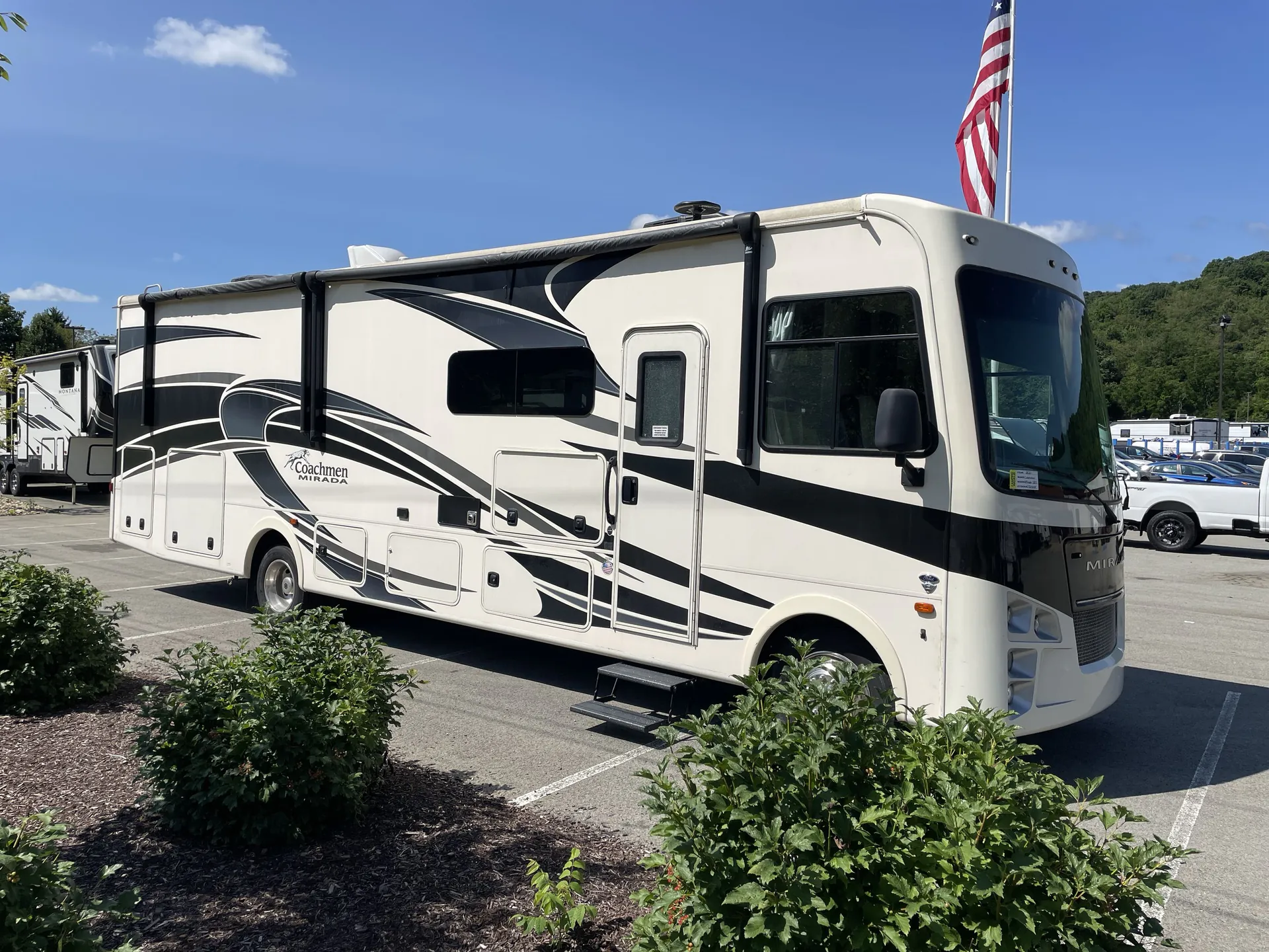 2021 Coachmen Mirada 32SS - Photo 2