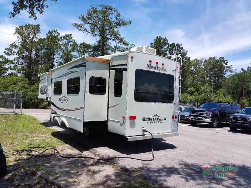 2012 Keystone RV Montana 290RLT - Photo 4
