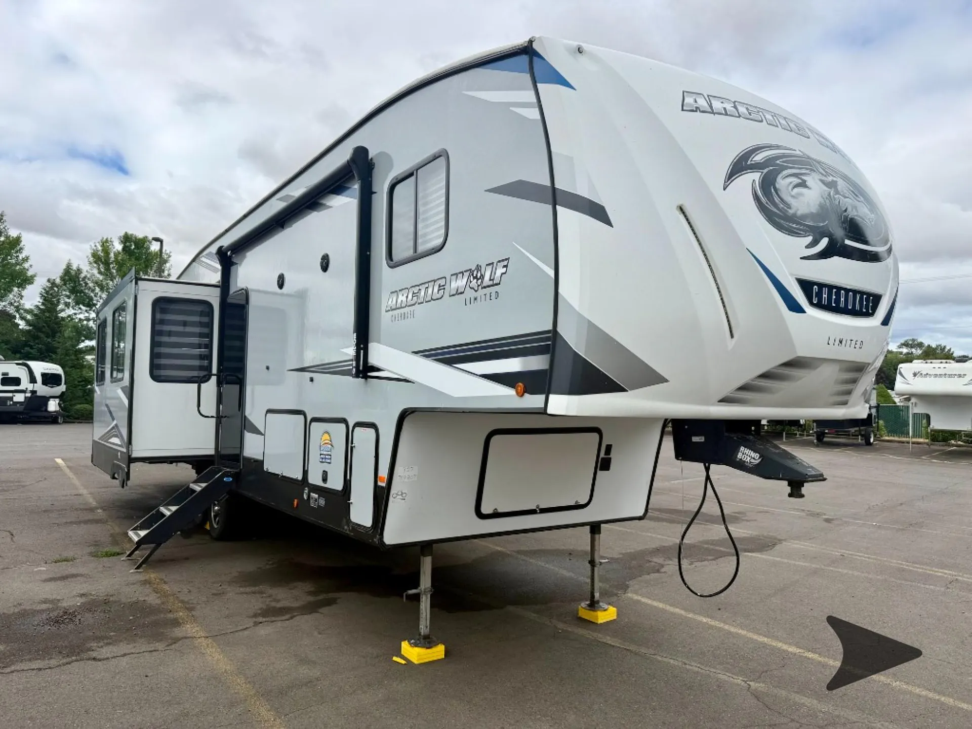 2022 Forest River Cherokee Arctic Wolf 327MB - Photo 2