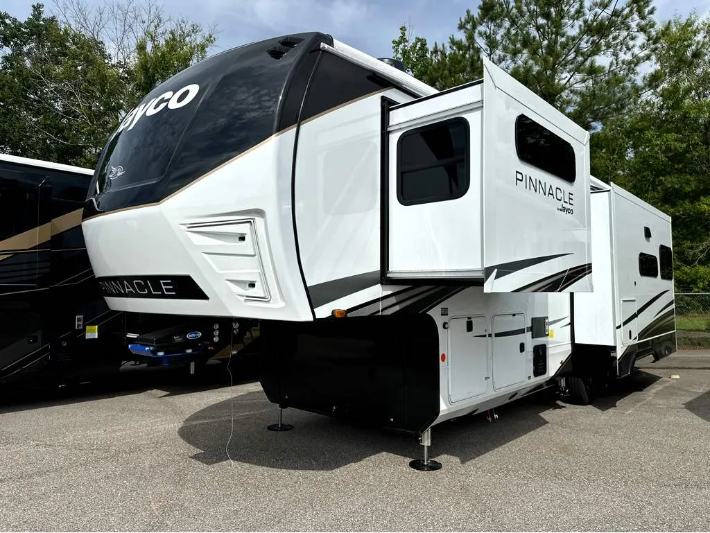 2027 Jayco Pinnacle 32RLTS - Photo 3