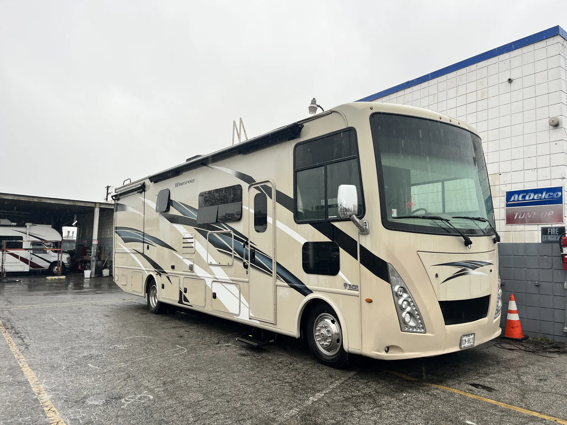 2021 Thor Motor Coach Windsport 32T - Photo 4