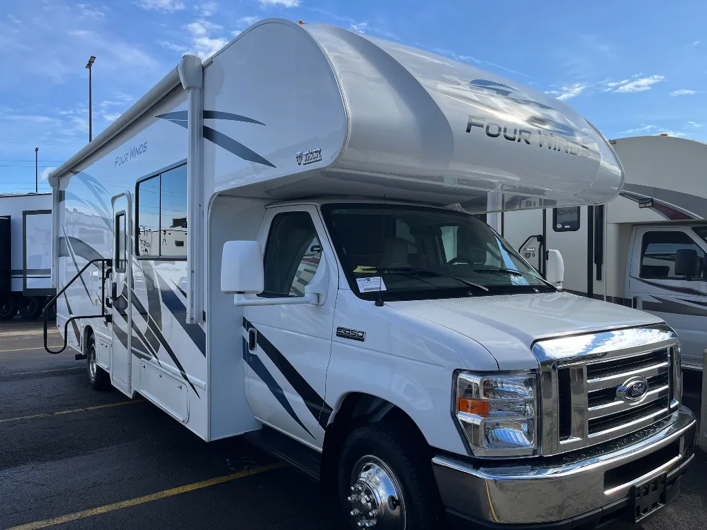 2023 Thor Motor Coach Four Winds 27R - Photo 2