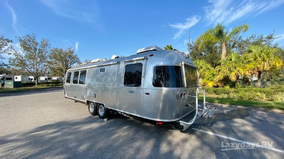 2017 Airstream Classic 30RB - Photo 4