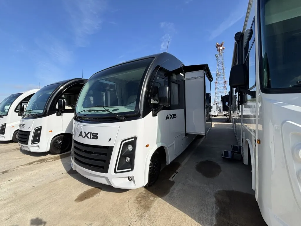 2026 Thor Motor Coach Axis 26.2 - Photo 2