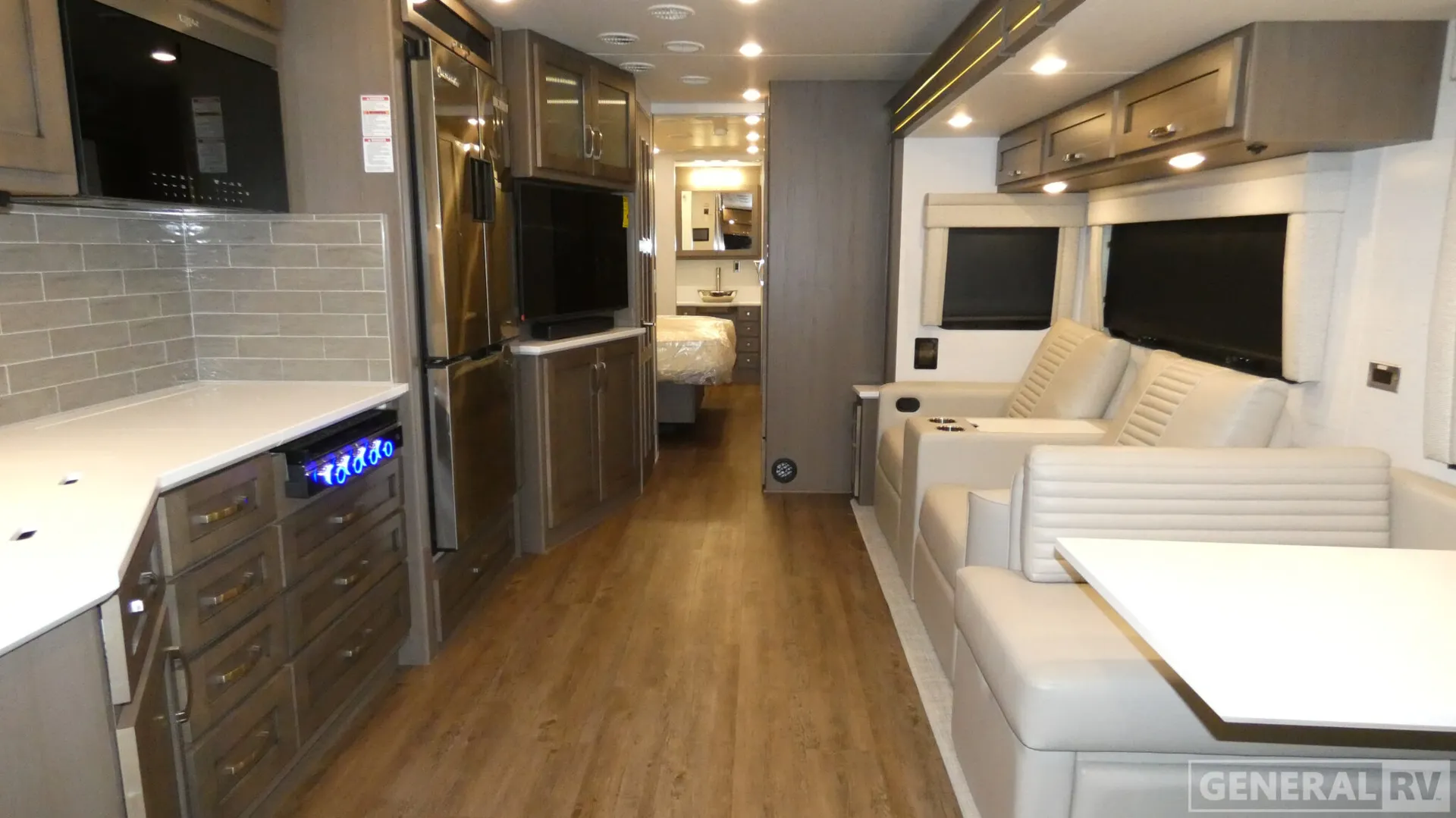2026 Newmar Bay Star 3609 - Photo 3