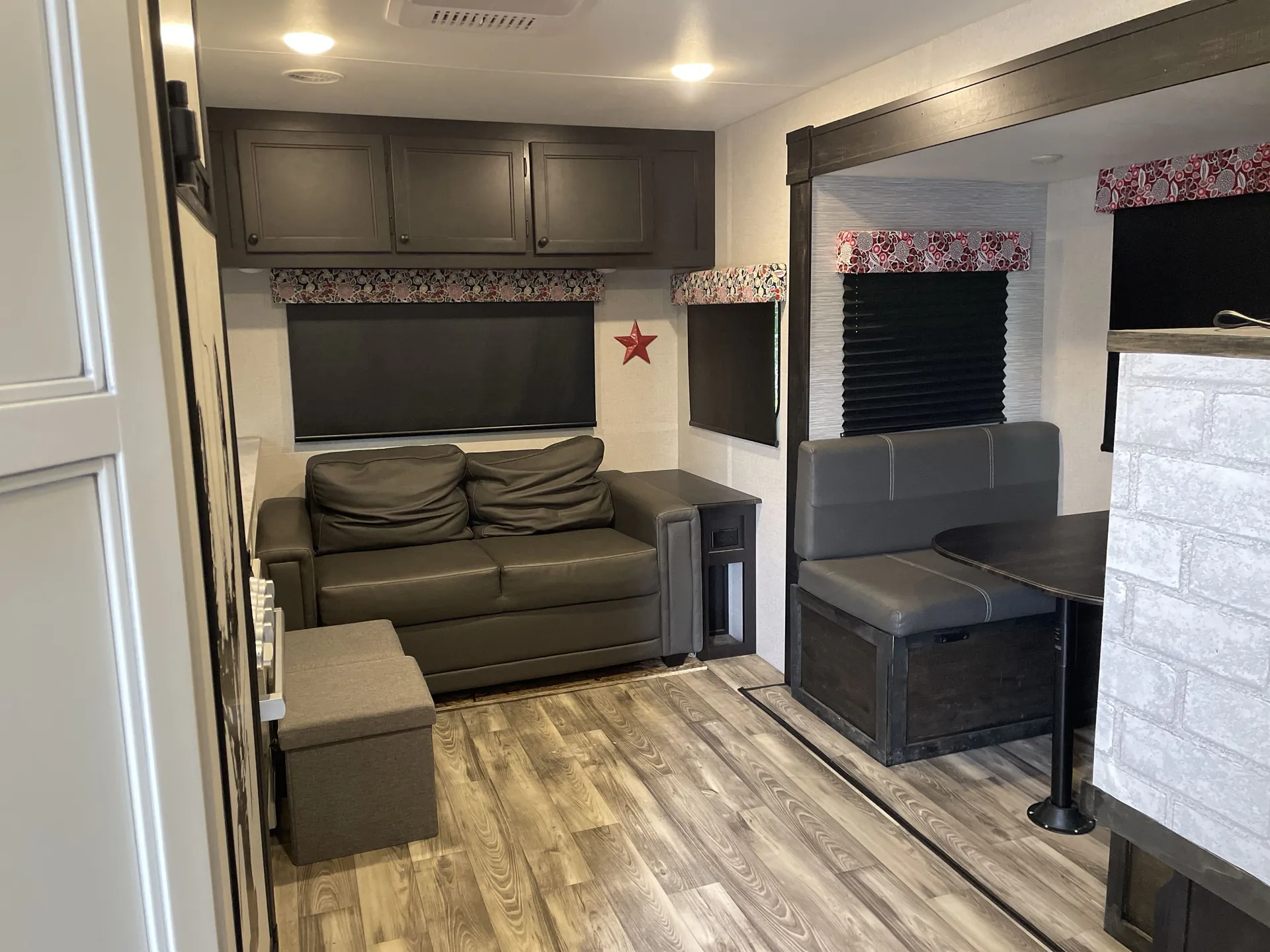 2022 Highland Ridge Range Lite 242RL — living area main