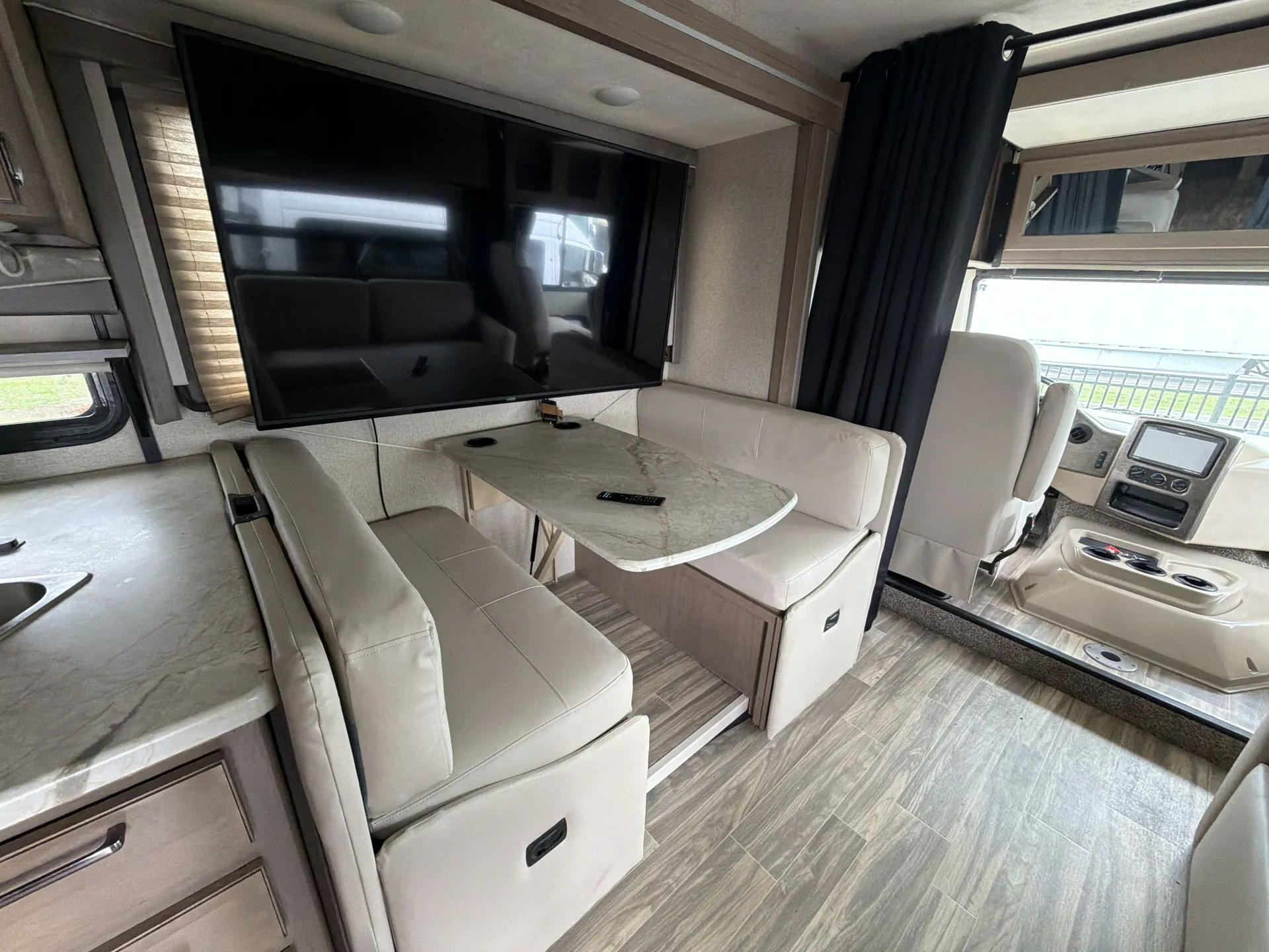 2020 Thor Motor Coach A.C.E 32.3 — living area main