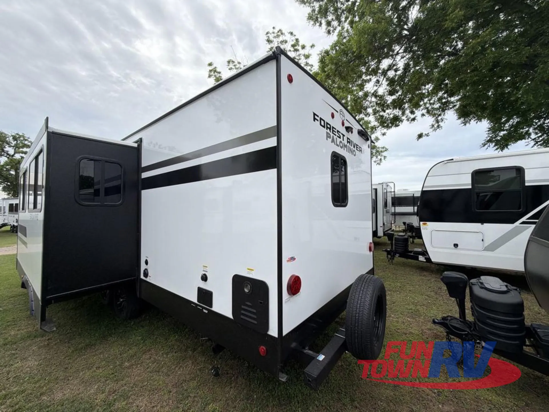 2026 Forest River Solaire 2580RBSS - Photo 4