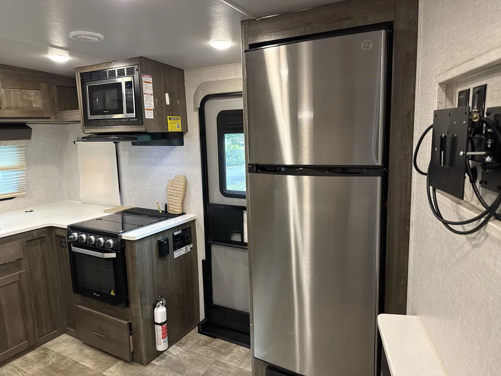 2022 Forest River Flagstaff Micro Lite 25FKS, Photos photo 8