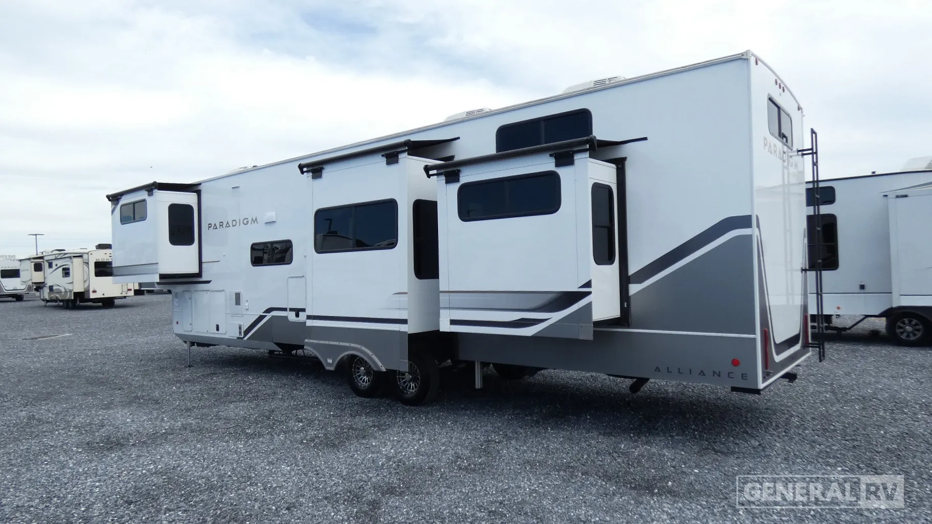 2025 Alliance RV Paradigm 395DS - Photo 4